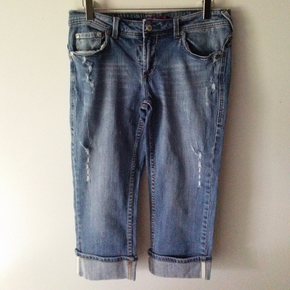 Vigoss Distress Ripped Light Wash Cuff Capri 7/8